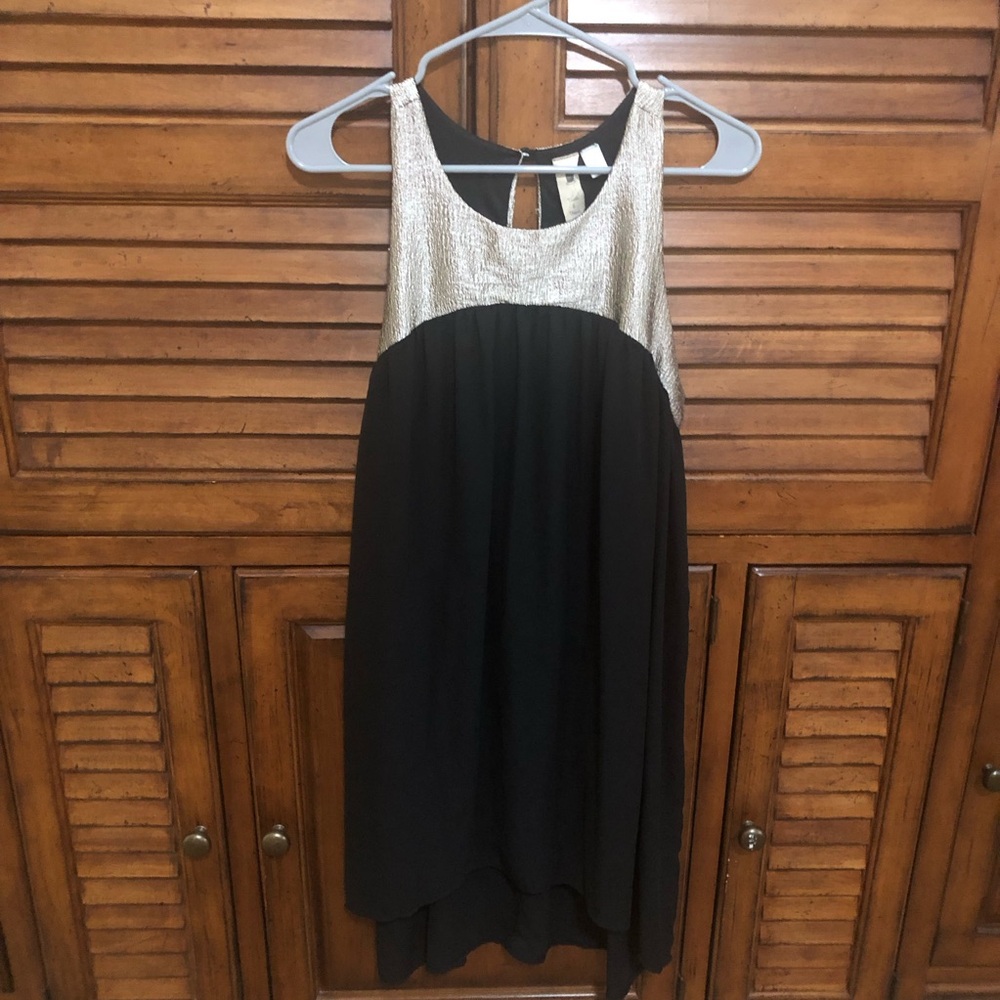 ◾️Black and Gold Sleeveless Dress - Size Medium◾️